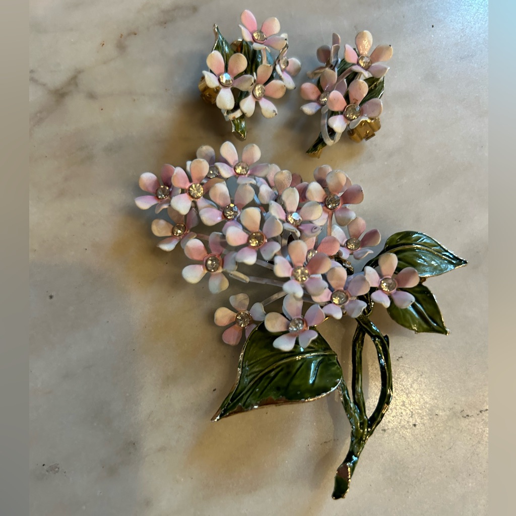Vintage Lilac Enamel And Rhinestone Brooch And Earrings Mothers Day Spring 64$